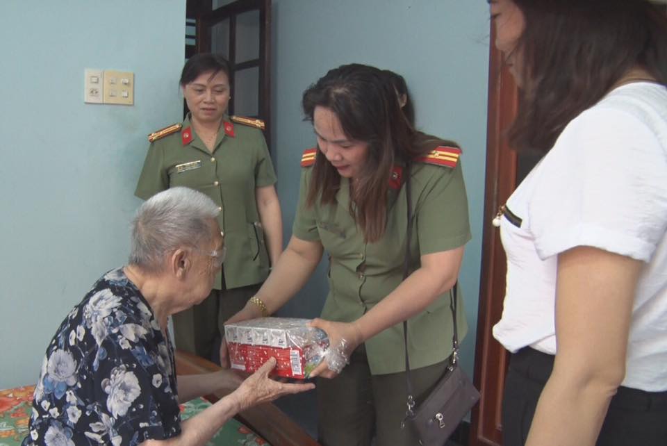 Nhân kỷ niệm ngày thương binh liệt sỹ 27/7: Phụ nữ Công an Phú Yên với những hoạt động nghĩa tình